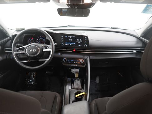 Used 2023 Hyundai Elantra SEL image 13