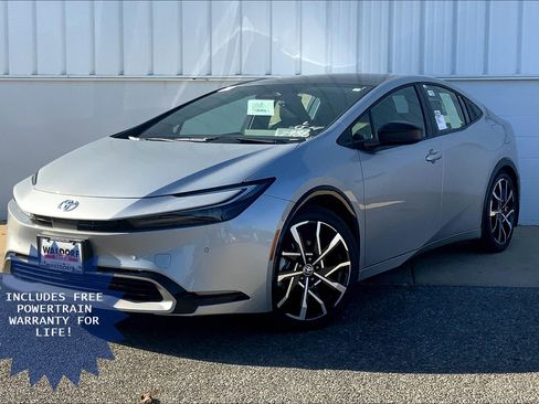 New 2026 Toyota Prius Plug-In Hybrid FWD image 2