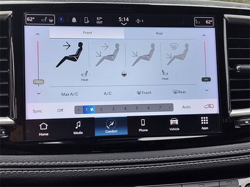 Used 2023 Chrysler Pacifica Touring-L image 18