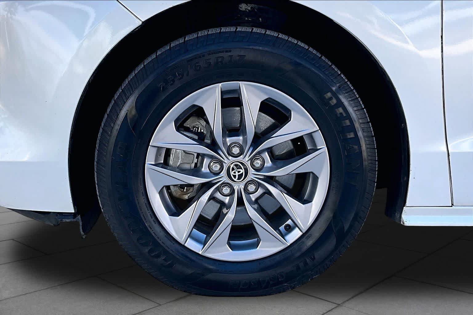 Used 2022 Toyota Sienna XLE FWD image 9