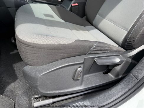 Used 2016 Volkswagen e-Golf SE FWD image 29