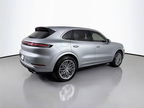 Certified 2026 Porsche Cayenne AWD/4WD image 7