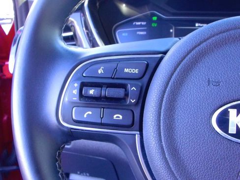 Used 2020 Kia Niro EX FWD image 16
