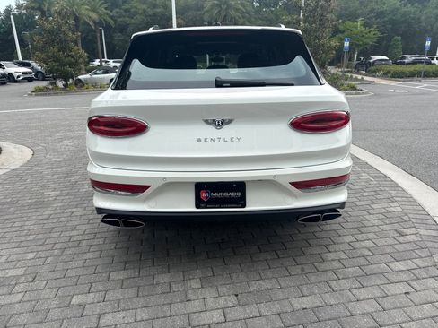 Used 2025 Bentley Bentayga AWD/4WD image 11