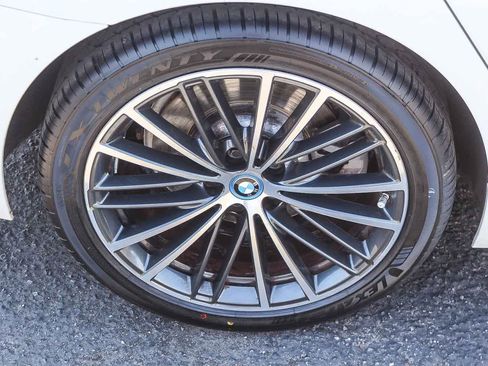 Used 2023 BMW 530e RWD image 9
