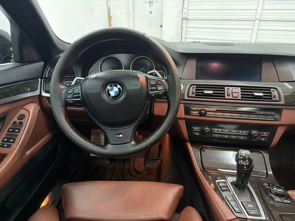 Used 2013 BMW 550i xDrive Sedan AWD/4WD image 25