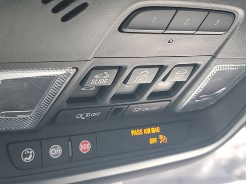 Used 2023 Chevrolet Traverse RS AWD/4WD image 33