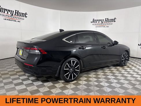 Used 2023 Honda Accord Touring image 5