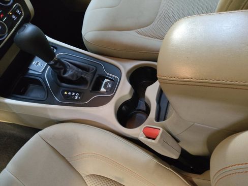 Used 2021 Jeep Cherokee Latitude w/ Mobile Office Group image 26