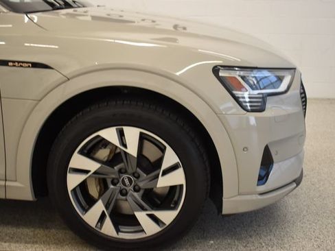 Used 2021 Audi e-tron Premium w/ Convenience Plus Package AWD/4WD image 12