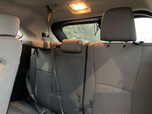 Used 2022 Toyota Highlander LE FWD image 11