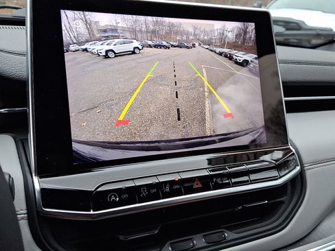 Certified 2023 Jeep Compass Limited image 18