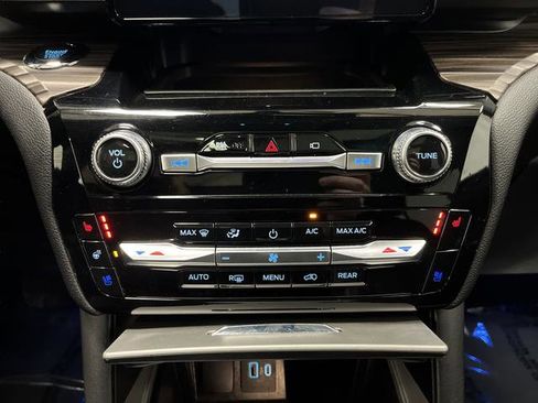 Used 2023 Ford Explorer Limited image 21