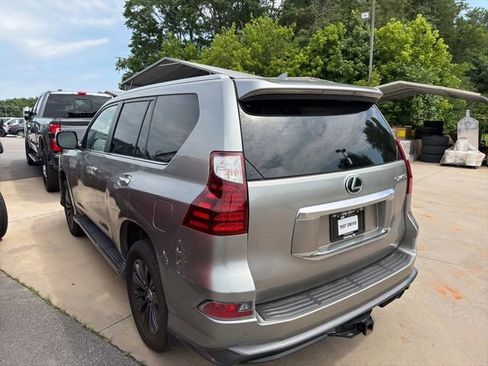 Used 2022 Lexus GX 460 Premium w/ Accessory Package AWD/4WD image 4