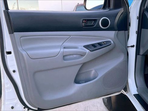 Used 2014 Toyota Tacoma PreRunner image 20