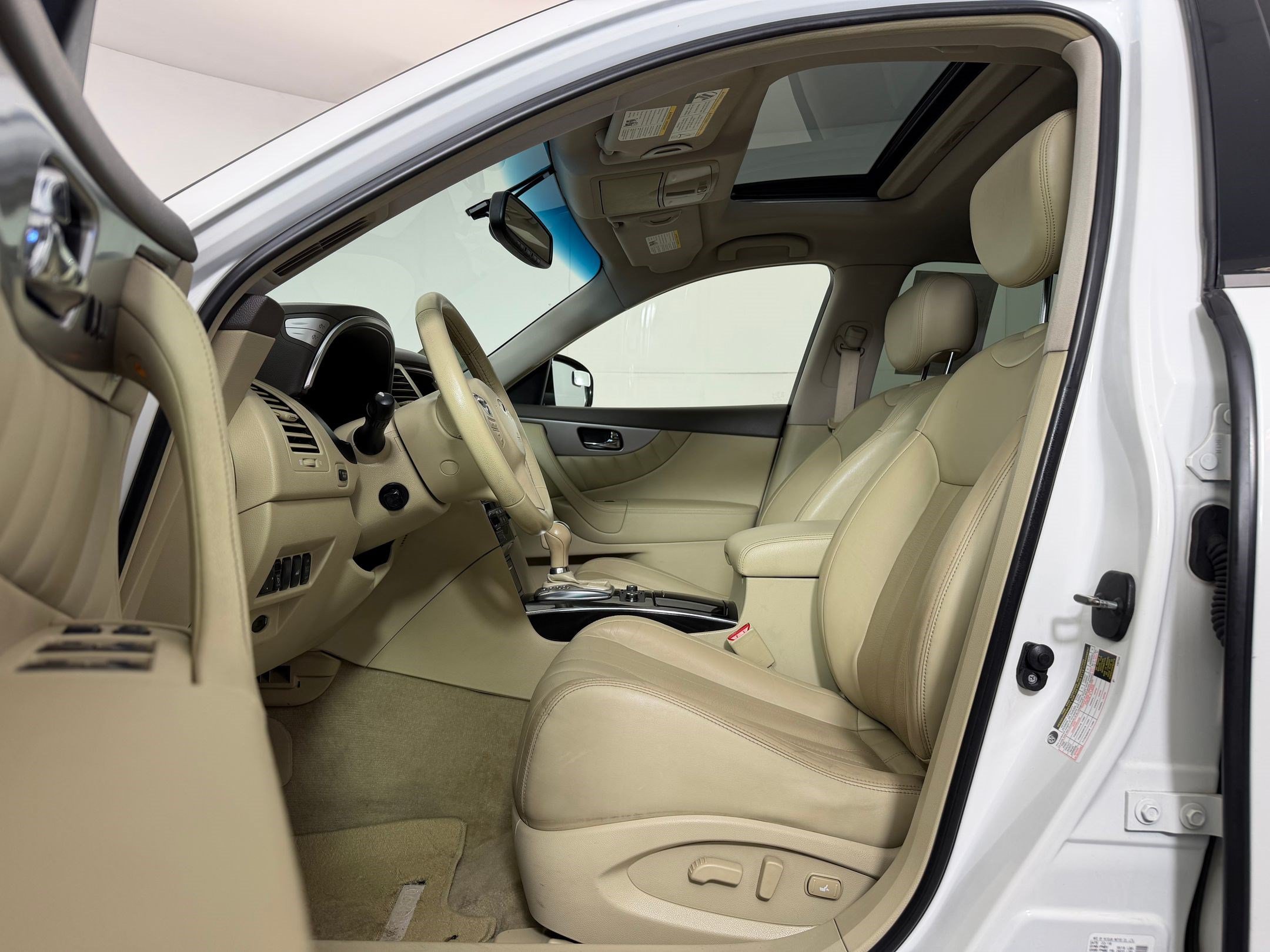 Used 2016 INFINITI QX70 AWD w/ Premium Package image 5