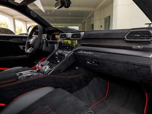 Used 2023 Lamborghini Urus Performante image 43
