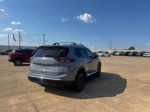 Certified 2025 Nissan Rogue Platinum FWD image 23
