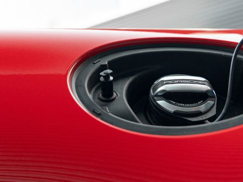 Certified 2025 Porsche 911 Carrera T RWD image 40