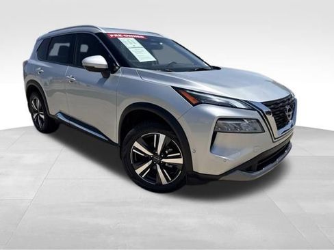 Used 2023 Nissan Rogue SL w/ SL Premium Package FWD image 2