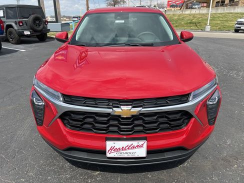 New 2026 Chevrolet Trax LS w/ LS Convenience Package FWD image 2