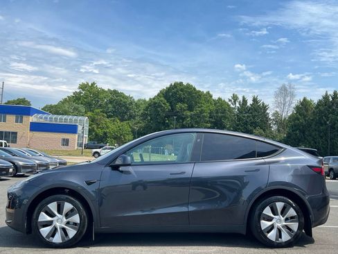 Used 2024 Tesla Model Y Long Range AWD/4WD image 9