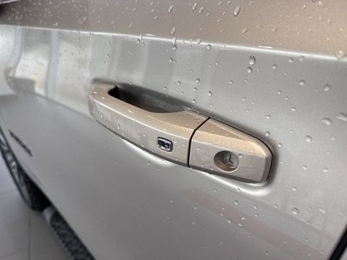 Used 2023 Chevrolet Tahoe Z71 w/ Luxury Package image 15