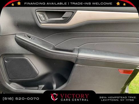 Used 2022 Ford Escape SE w/ SE Sport Appearance Package image 16