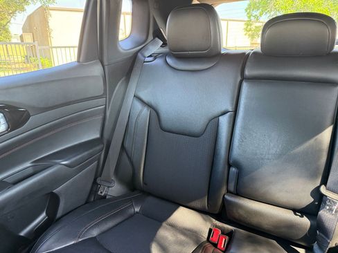 Used 2025 Jeep Compass Trailhawk AWD/4WD image 39