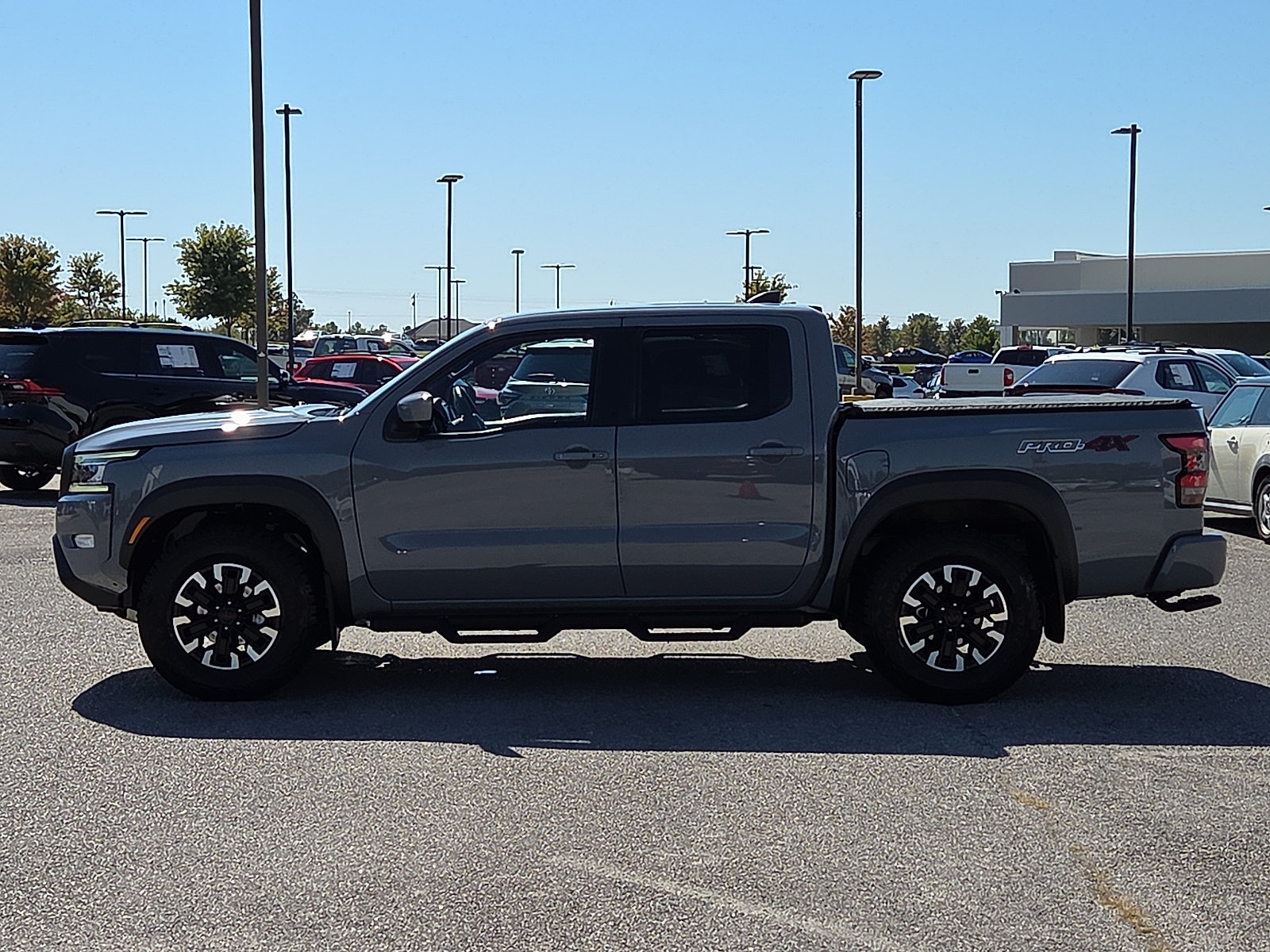 Used 2022 Nissan Frontier PRO-4X AWD/4WD image 3