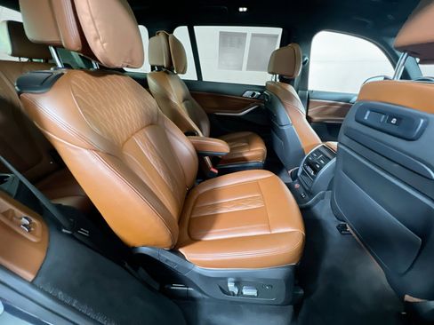 Used 2021 BMW X7 M50i AWD/4WD image 30