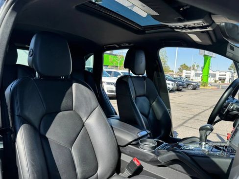 Used 2017 Porsche Cayenne Platinum Edition AWD/4WD image 17