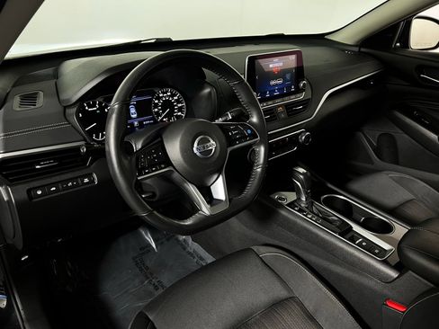 Used 2022 Nissan Altima 2.5 SV w/ SV Premium Package FWD image 12