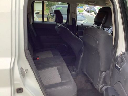 Used 2014 Jeep Patriot Latitude FWD image 14