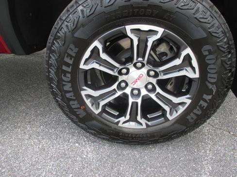 Used 2023 GMC Canyon AT4 w/ AT4 Premium Package AWD/4WD image 9