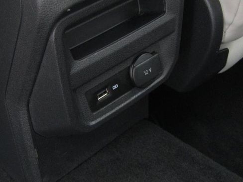 Used 2019 Volkswagen Tiguan SE image 11