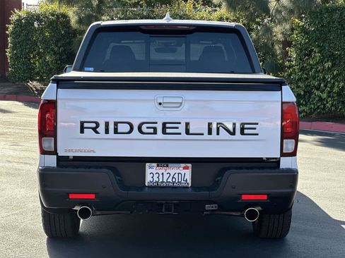 Used 2025 Honda Ridgeline Black Edition image 5