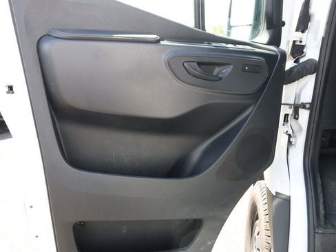 Used 2022 Mercedes-Benz Sprinter 2500 image 10