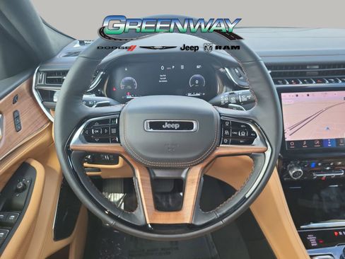 Used 2025 Jeep Grand Cherokee Summit image 29