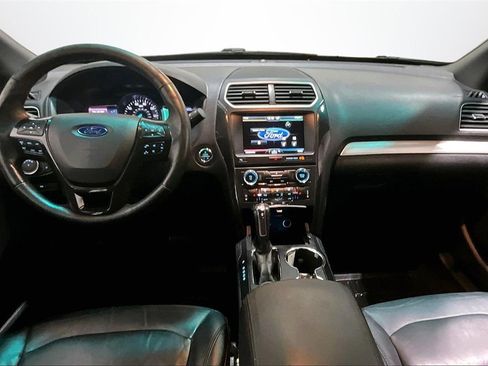 Used 2016 Ford Explorer XLT w/ Equipment Group 202A image 7