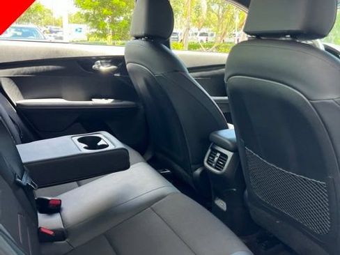 Used 2022 Kia Forte GT w/ GT Technology Package FWD image 12