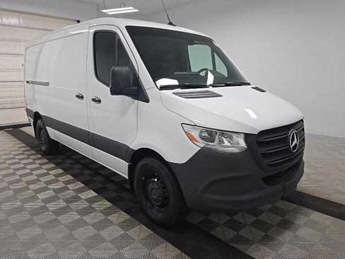 Used 2024 Mercedes-Benz Sprinter 2500 image 2