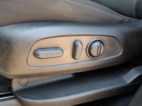 Used 2023 Chevrolet Traverse LT FWD image 4