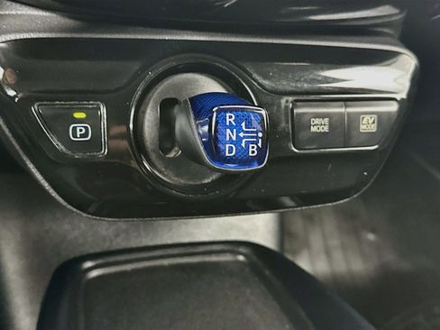 Used 2020 Toyota Prius LE FWD image 23