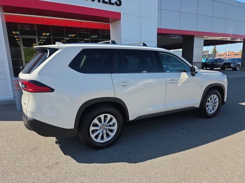 Used 2024 Toyota Grand Highlander AWD image 5