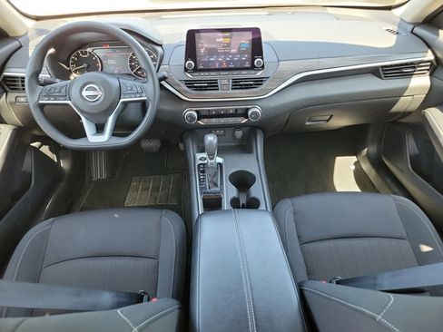 Used 2025 Nissan Altima 2.5 SV image 11