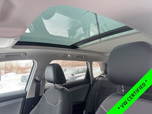 Used 2023 Volkswagen Taos SE w/ Panoramic Sunroof Package image 13