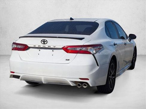 Used 2019 Toyota Camry SE image 3