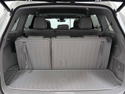 Used 2017 Toyota Highlander XLE image 29