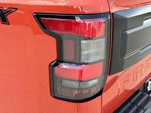 Used 2025 Nissan Frontier Pro-X RWD image 12